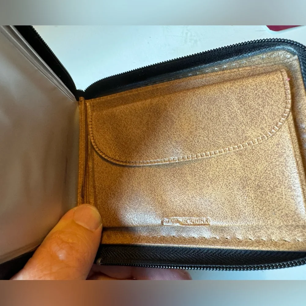 Vintage Moose Canada Vinyl Tan Men’s Zipper Wallet
